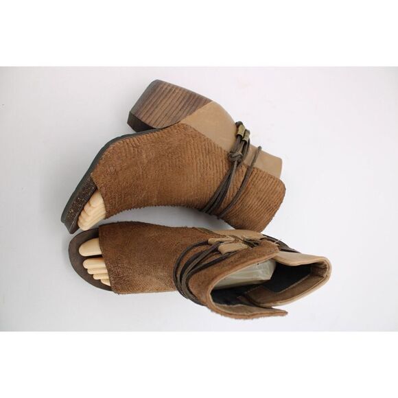 OTBT VAGABOND BOOTIE in the Color OTTER Size 6.5 EUC - Picture 5 of 10